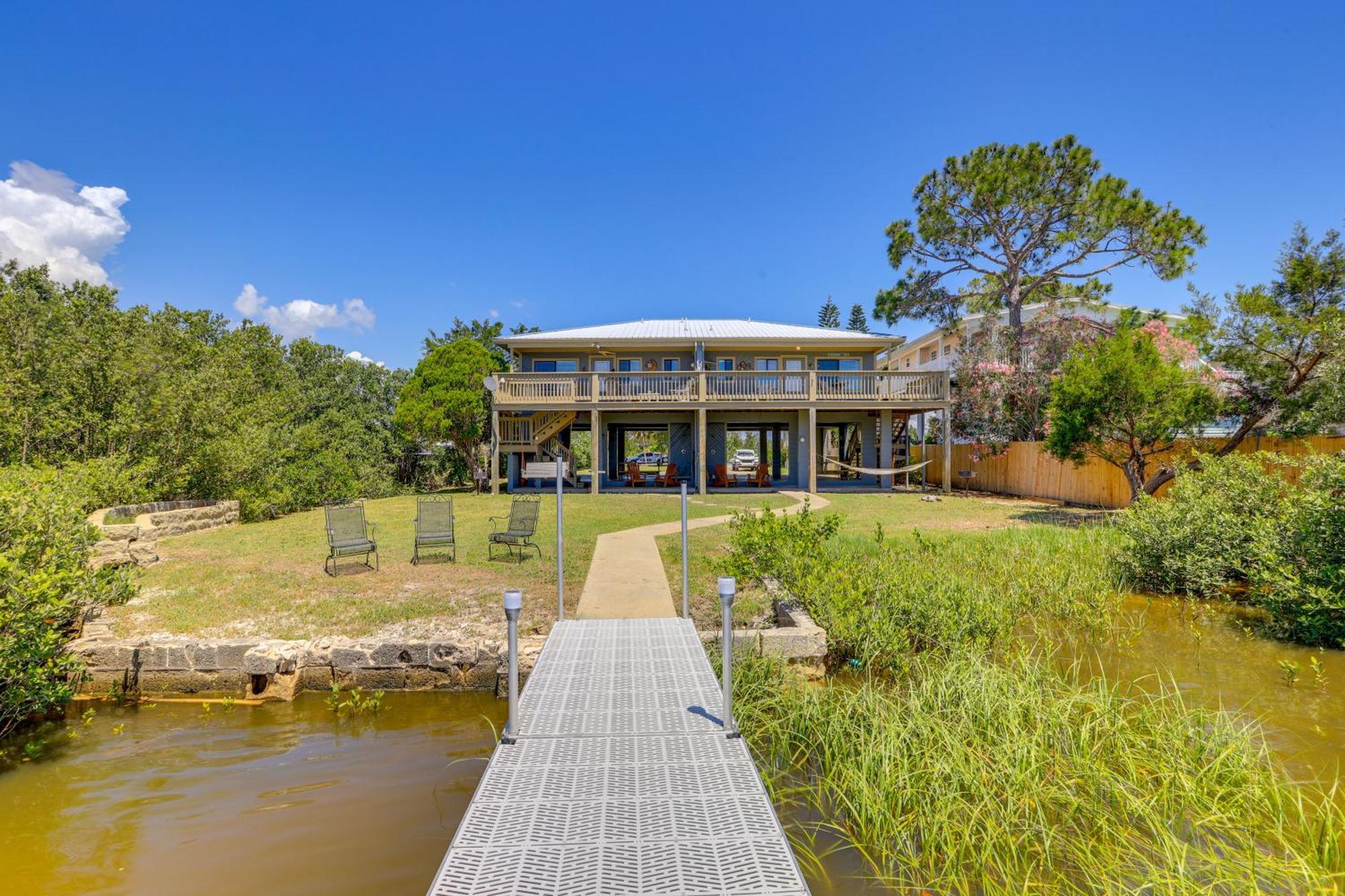 Waterfront Cedar Key Duplex Home Grill And Dock! Buitenkant foto